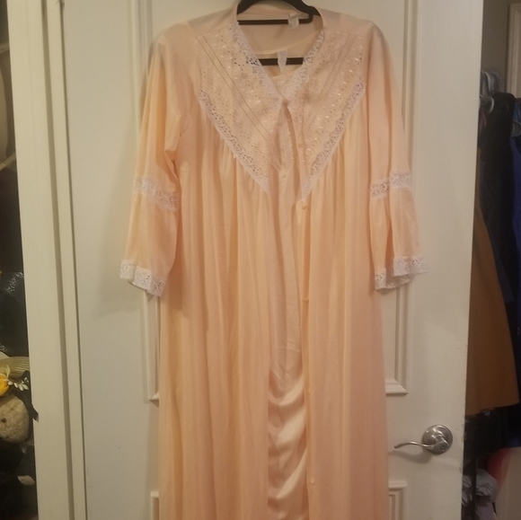 Vintage Peach Nightgown and Robe Set - Picture 2 of 6